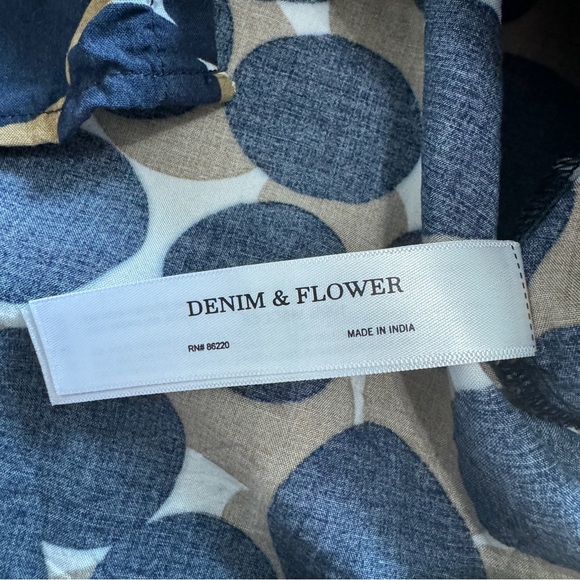 Denim and Flower Short Sleeve Button Up Polka Dot Shirt Medium Blue White Gold - Picture 4 of 6